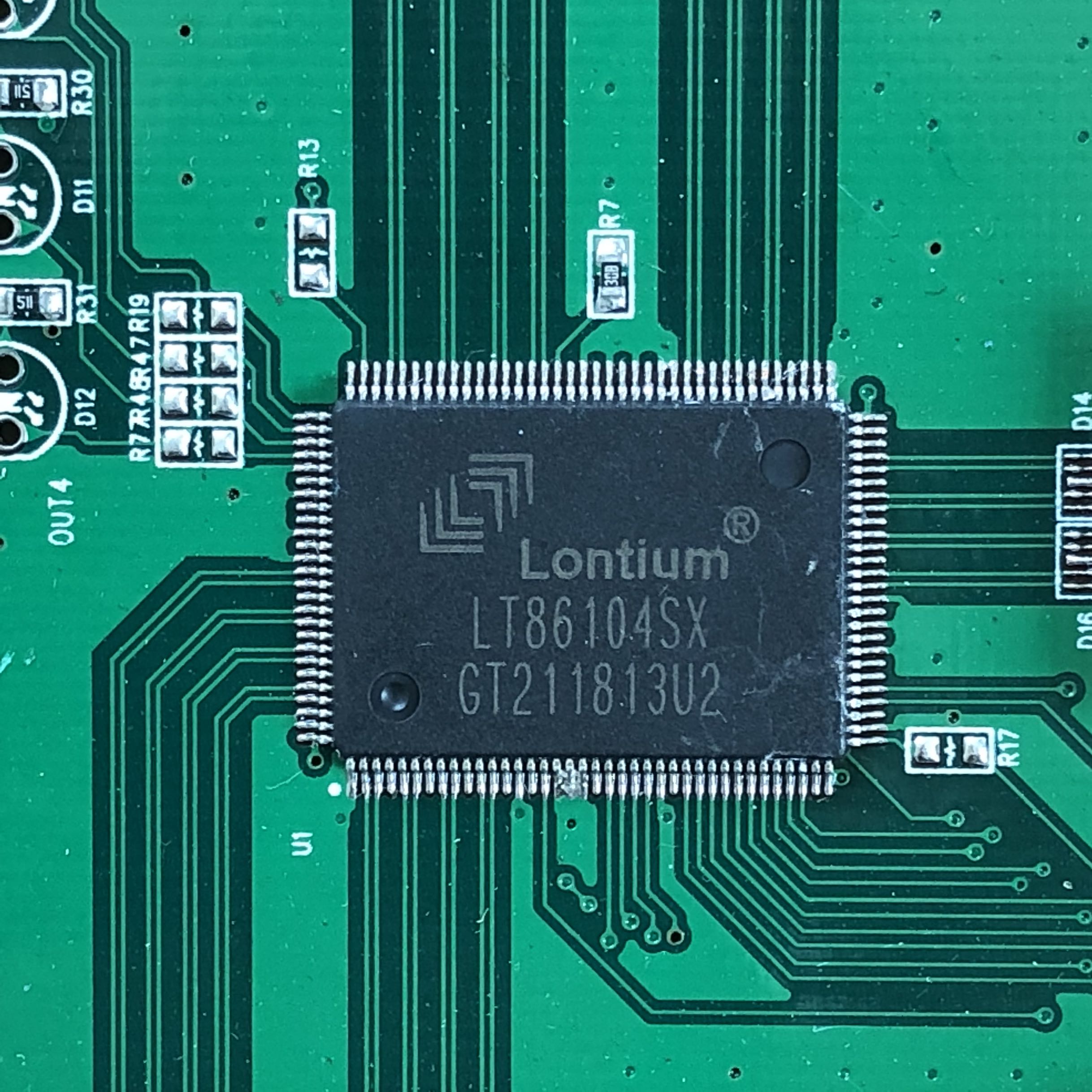 LT86104SXE1個HDMI / DVI輸入端口，最多4個HDMI / DVI輸出端口